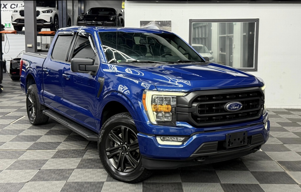 2022 Ford F-150 XLT 4×4 FX4 Crew Cab 5.5 ft. box 145 in. WB Automatic Clean Carfax Leather Panoramic Roof
