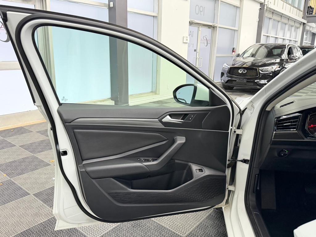 Georgian Auto Sales 2020 Volkswagen Jetta Highline Automatic Leather Navigation Sunroof Back Up Camera - 4