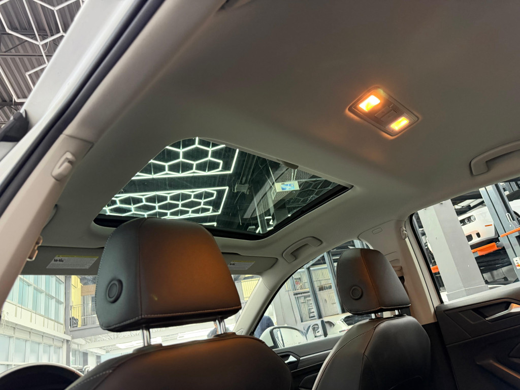 Georgian Auto Sales 2020 Volkswagen Jetta Highline Automatic Leather Navigation Sunroof Back Up Camera - 17