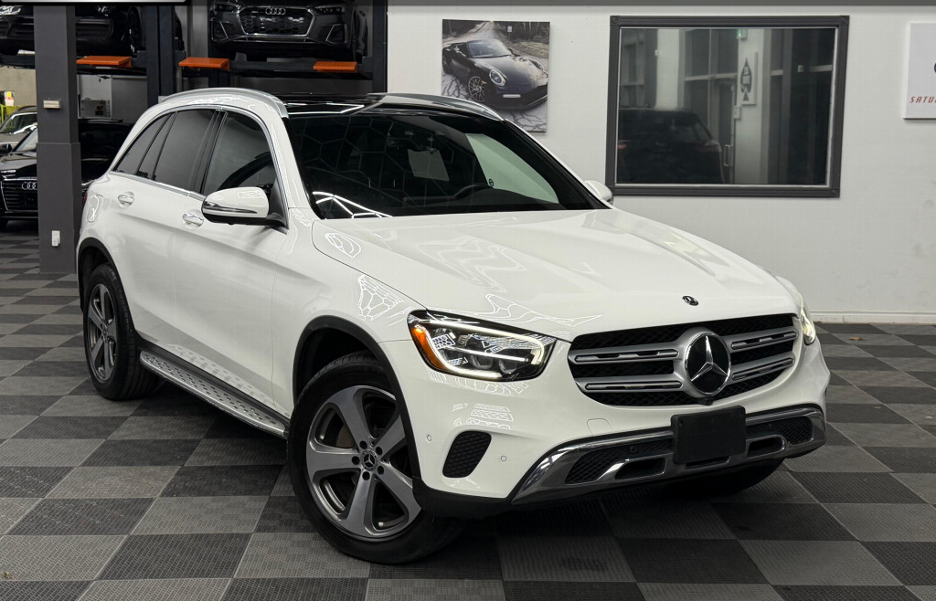 2020 Mercedes-Benz GLC-Class GLC 300 4dr AWD 4MATIC Automatic 360 Camera Ambient Lighting Pano roof